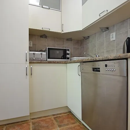 Victus Apartamenty, Tomkos *